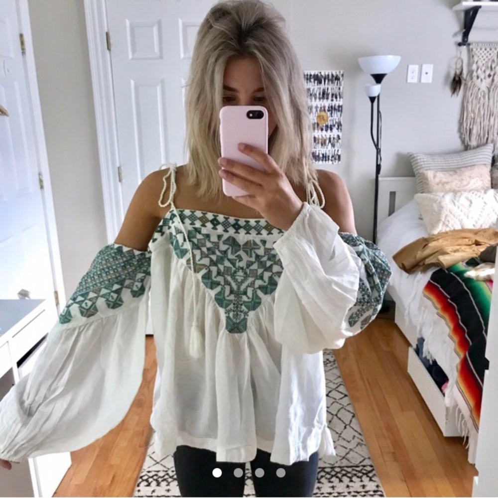 FREE PEOPLE embroidered top 🌸